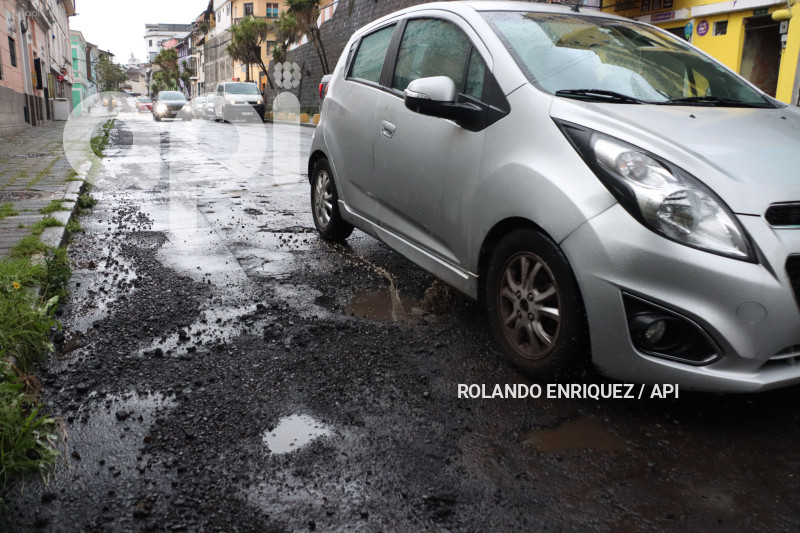 LLUVIA Y BACHES QUITO