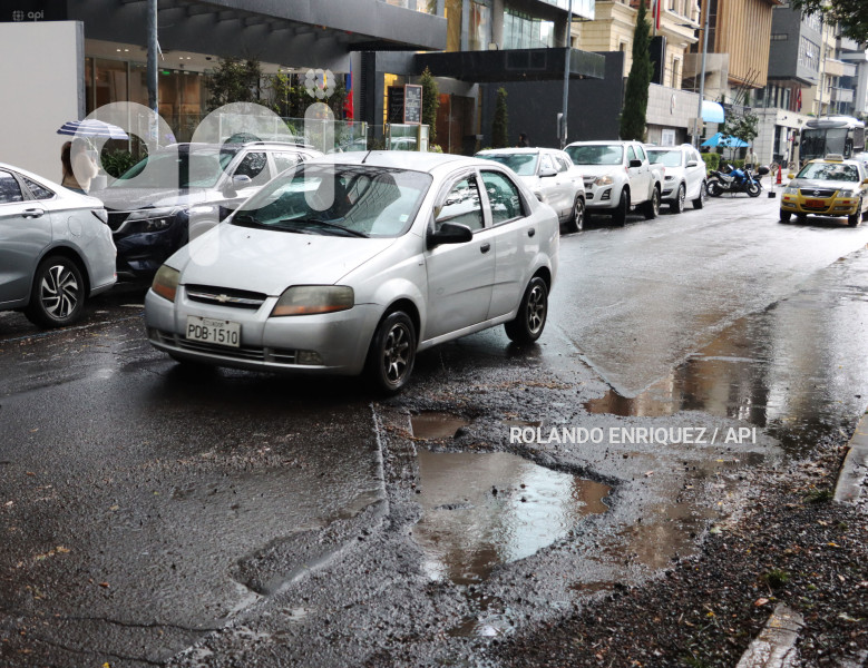 LLUVIA Y BACHES QUITO