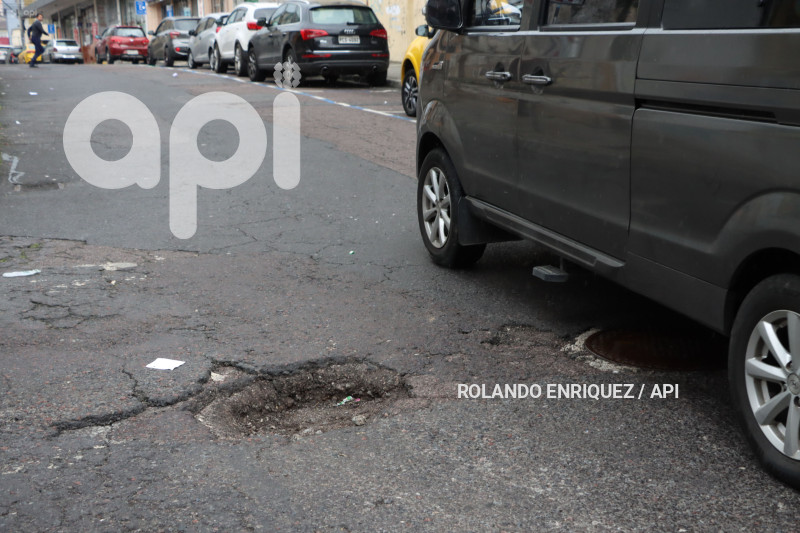 LLUVIA Y BACHES QUITO