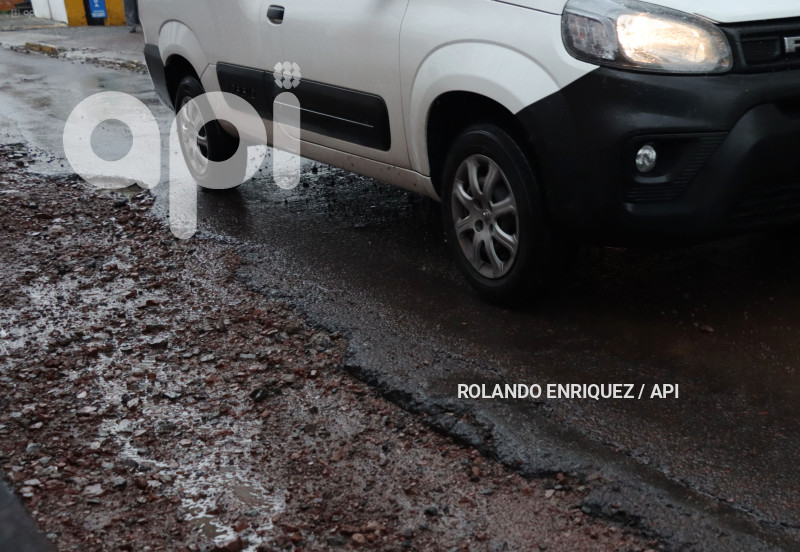 LLUVIA Y BACHES QUITO