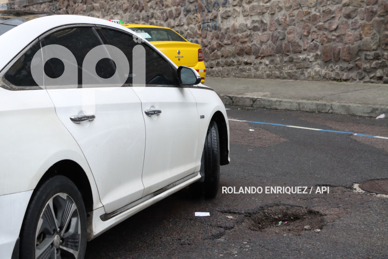 LLUVIA Y BACHES QUITO