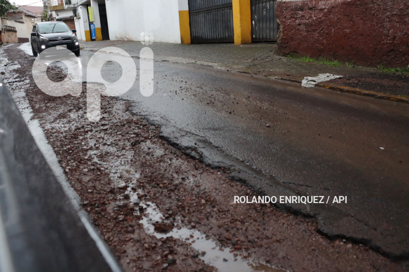 LLUVIA Y BACHES QUITO