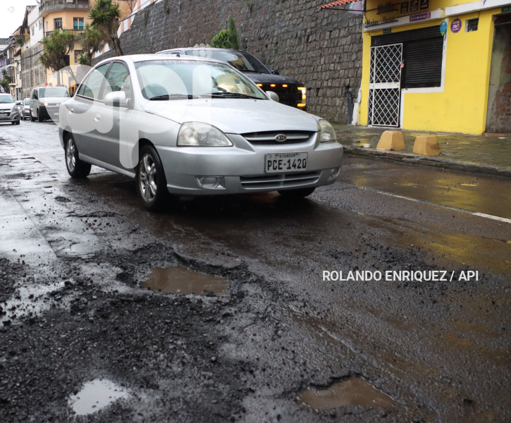 LLUVIA Y BACHES QUITO
