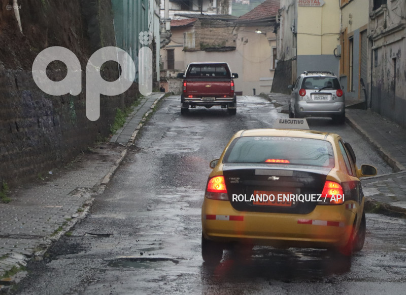 LLUVIA Y BACHES QUITO