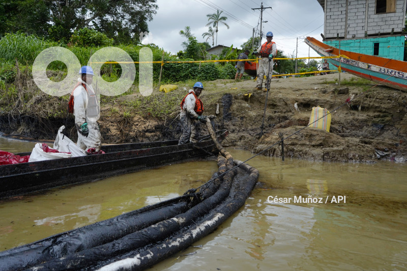 ESM-LIMPIEZA RIOS PETROLEO