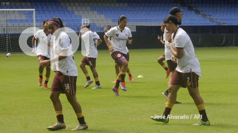 FBL-SUPERLIGAFEMENINA-EMELEC-VINOTINTO