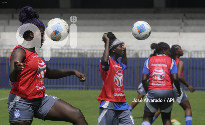 FBL-SUPERLIGAFEMENINA-EMELEC-VINOTINTO