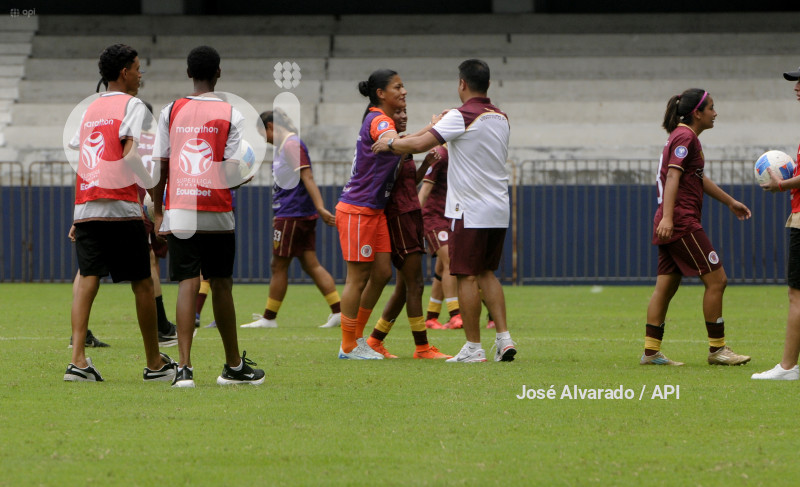 FBL-SUPERLIGAFEMENINA-EMELEC-VINOTINTO