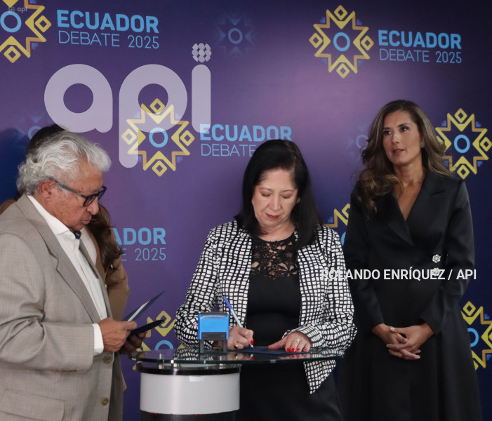 DEBATE PRESIDENCIAL 2025 GONZALEZ  NOBOA
