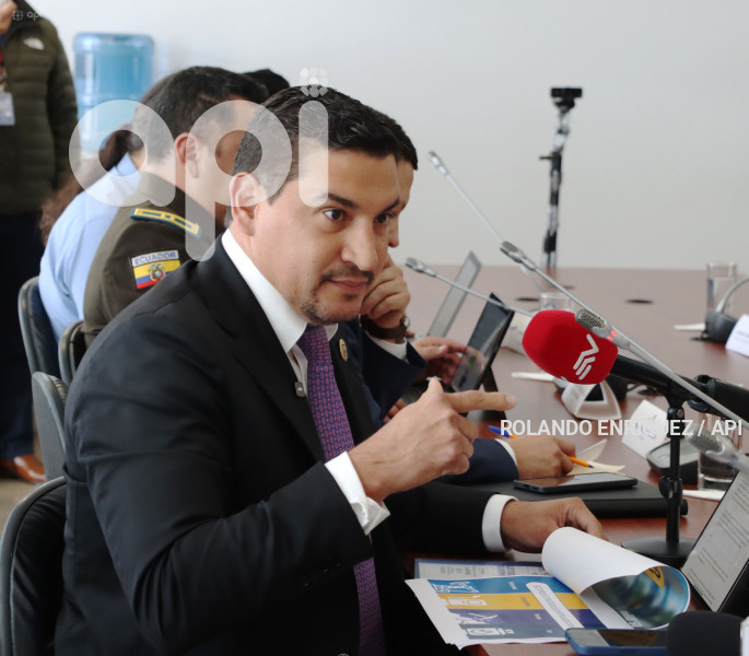 DIRECTOR SRI EN COMISION DE SEGURIDAD