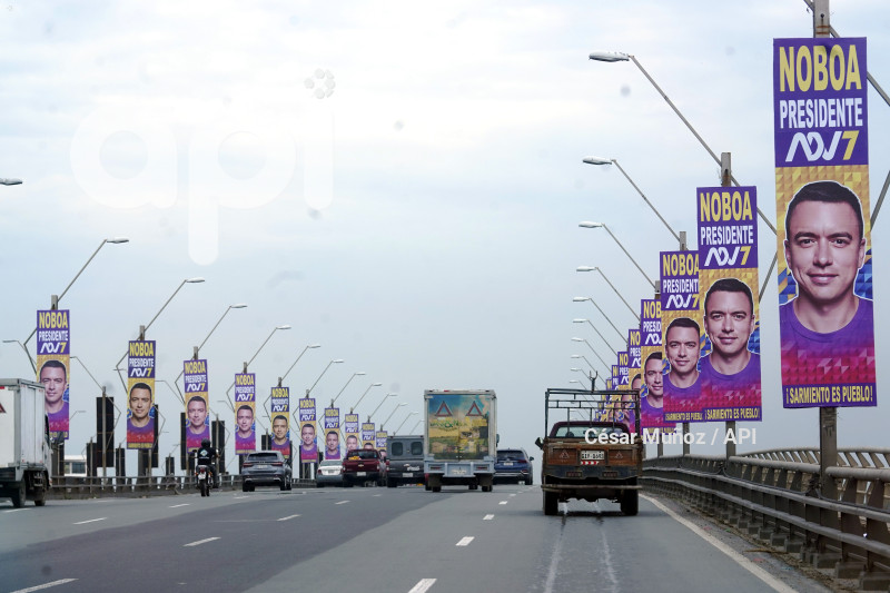 GYE-PUBLICIDAD ELECTORAL PUENTES