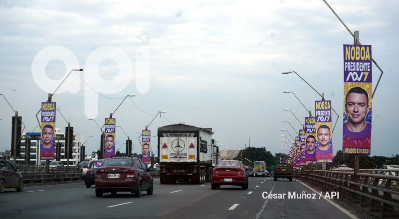 GYE-PUBLICIDAD ELECTORAL PUENTES