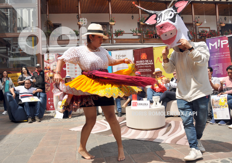 CUENCA-LANZAMIENTO-AZUAY TURISTICO