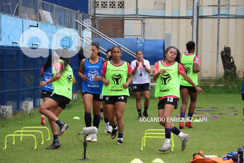 FBL SUPERLIGA FEMENINA VINO TINTO VS NANAS