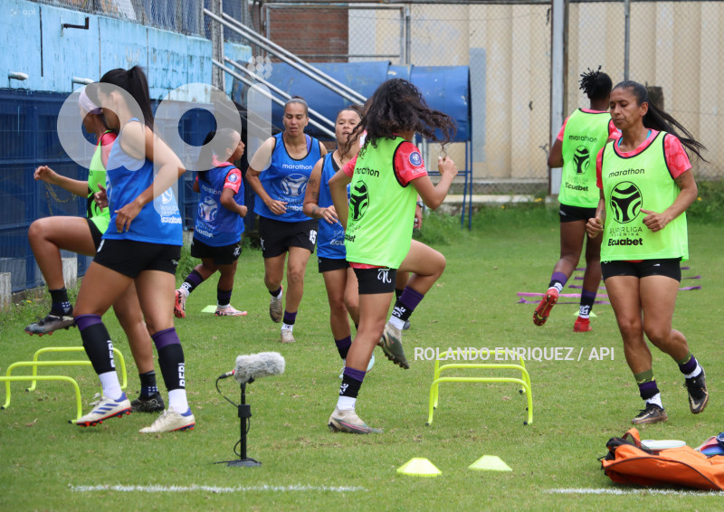FBL SUPERLIGA FEMENINA VINO TINTO VS NANAS