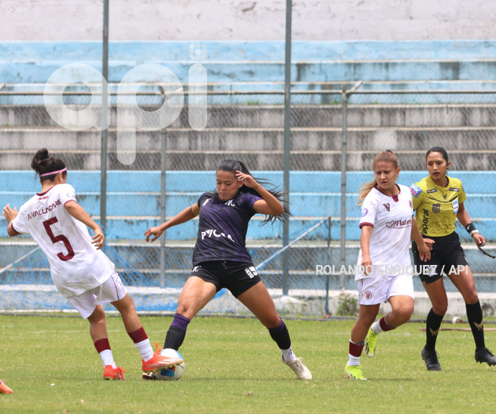 FBL SUPERLIGA FEMENINA VINO TINTO VS NANAS