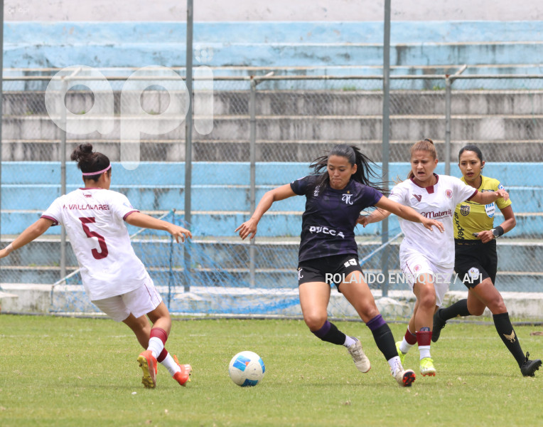 FBL SUPERLIGA FEMENINA VINO TINTO VS NANAS