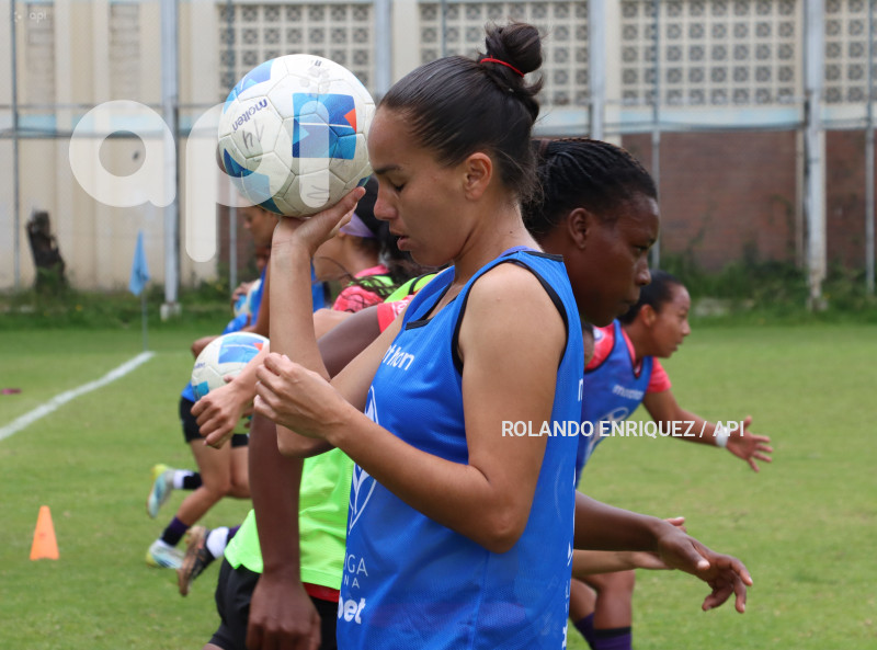 FBL SUPERLIGA FEMENINA VINO TINTO VS NANAS