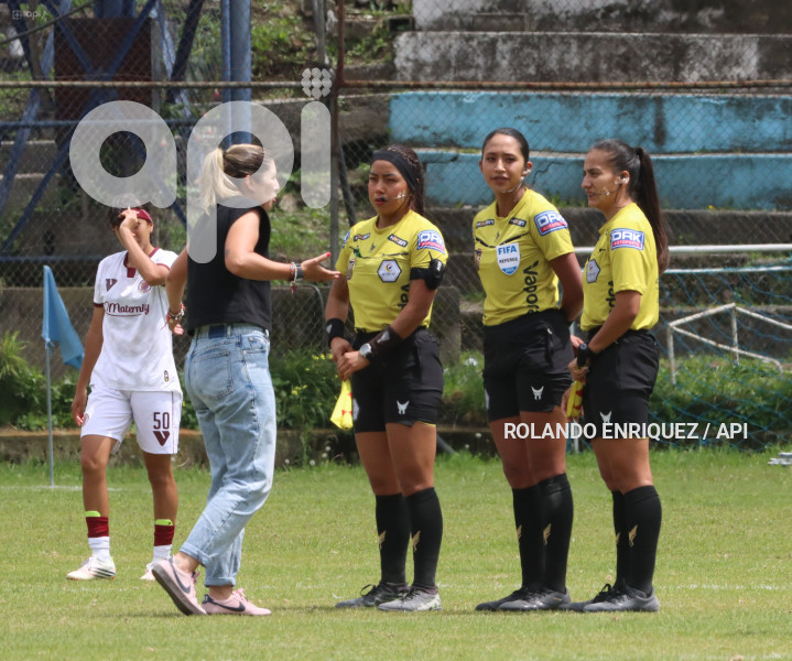FBL SUPERLIGA FEMENINA VINO TINTO VS NANAS