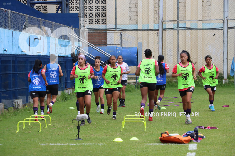 FBL SUPERLIGA FEMENINA VINO TINTO VS NANAS