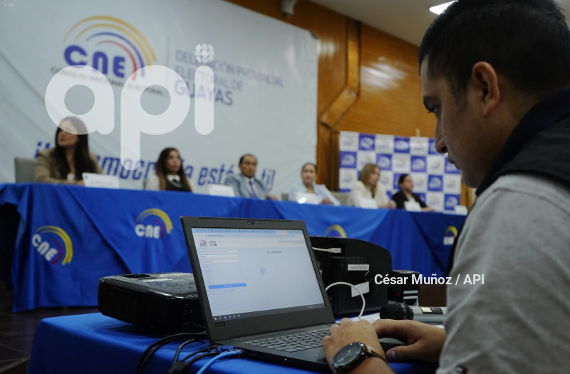 GYE-RESULTADOS OFICIALES ESCAÑOS