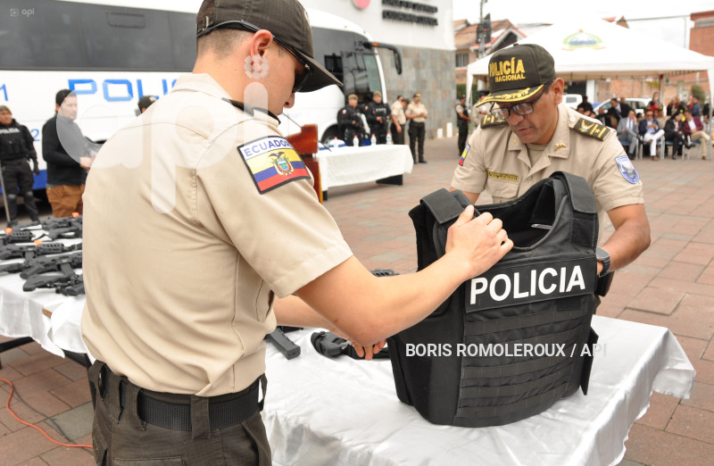 CUENCA-ENTRE PATRULLEROS POLICIA