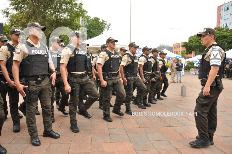 CUENCA-ENTRE PATRULLEROS POLICIA