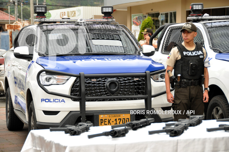 CUENCA-ENTRE PATRULLEROS POLICIA