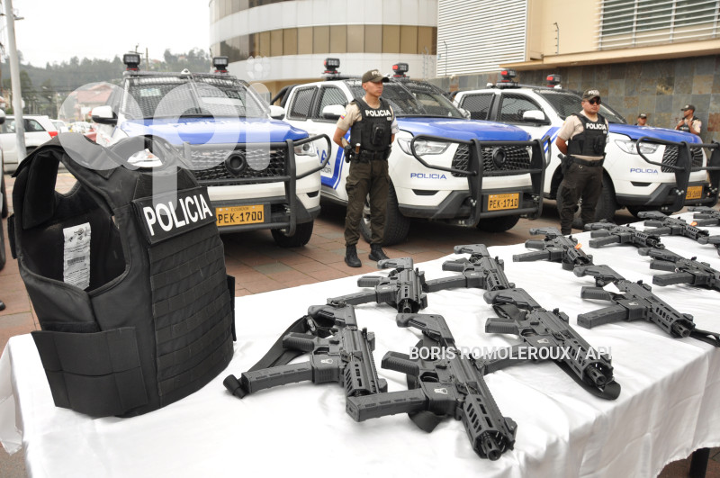 CUENCA-ENTRE PATRULLEROS POLICIA