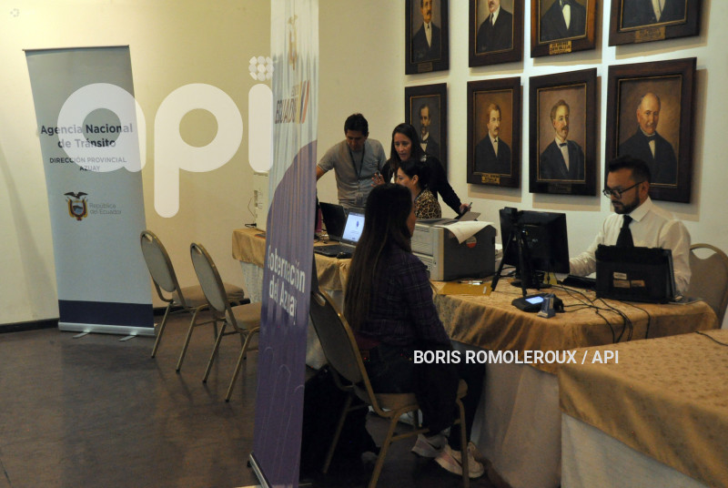 CUENCA-LICENCIAS EN GOBERNACION