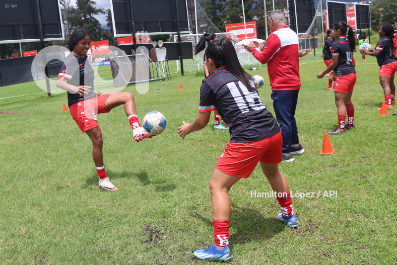 FBL-SUPERLIGA-FEMENINA-ECUABET-NACIONAL-CATOLICA