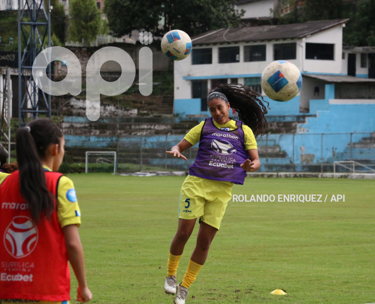 FBL SUPERLIGA FEMENINA ESPUCE VS VINO TINTO