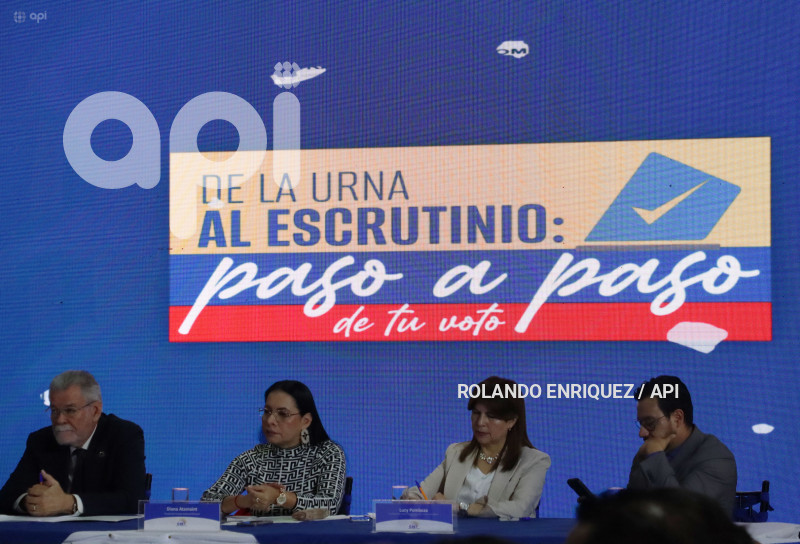 USO CELULAR AL MOMENTO DE VOTAR