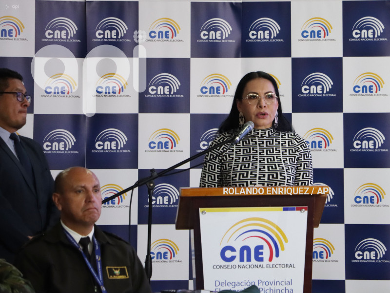 USO CELULAR AL MOMENTO DE VOTAR