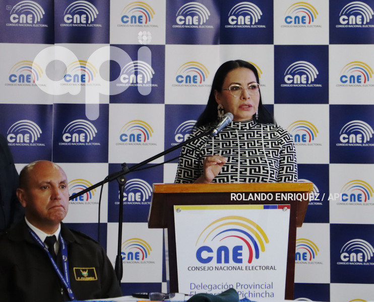 USO CELULAR AL MOMENTO DE VOTAR
