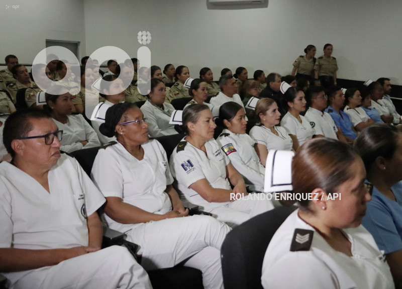 MINISTRO REINBERG EN HOSPITAL POLICIA