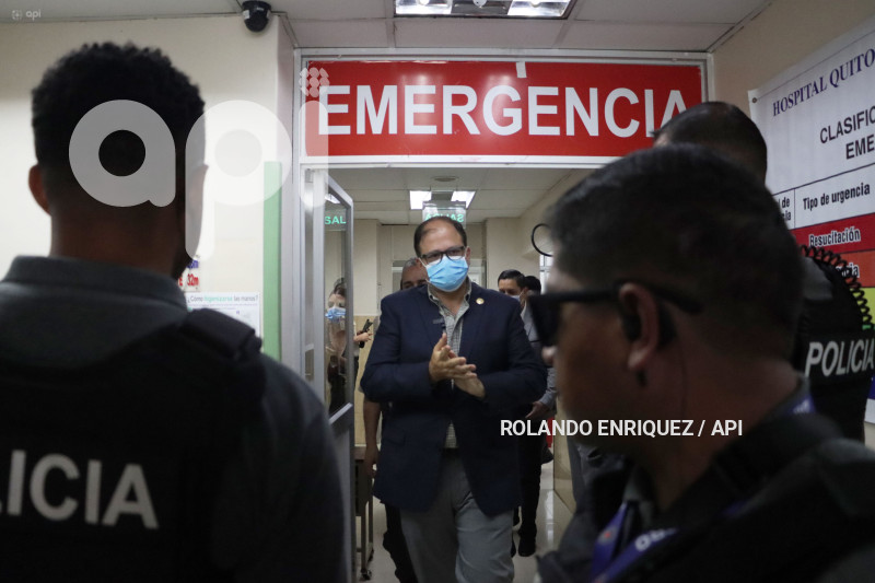 MINISTRO REINBERG EN HOSPITAL POLICIA