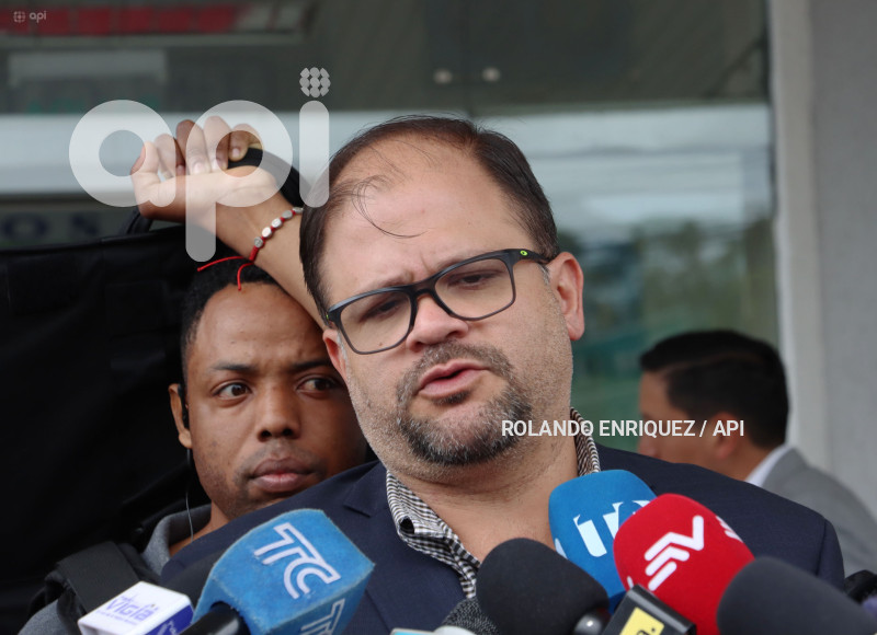 MINISTRO REINBERG EN HOSPITAL POLICIA