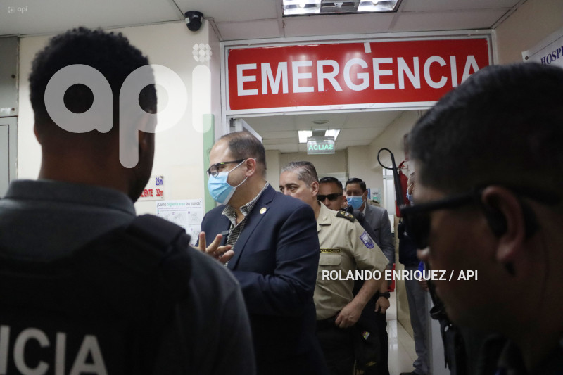 MINISTRO REINBERG EN HOSPITAL POLICIA