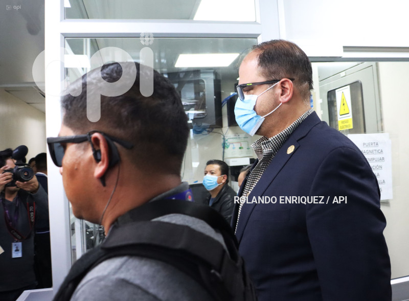 MINISTRO REINBERG EN HOSPITAL POLICIA
