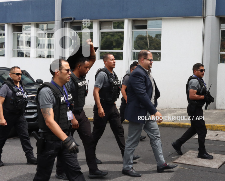 MINISTRO REINBERG EN HOSPITAL POLICIA