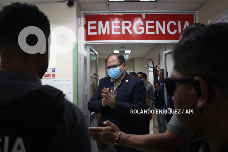 MINISTRO REINBERG EN HOSPITAL POLICIA