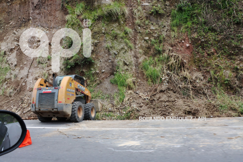 DESLIZAMIENTOS DE TIERRA AVE SIMON BOLIVAR
