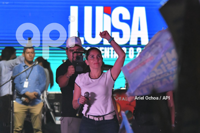 LUISA GONZALEZ-PORTOVIEJO-FLORON
