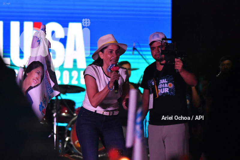LUISA GONZALEZ-PORTOVIEJO-FLORON