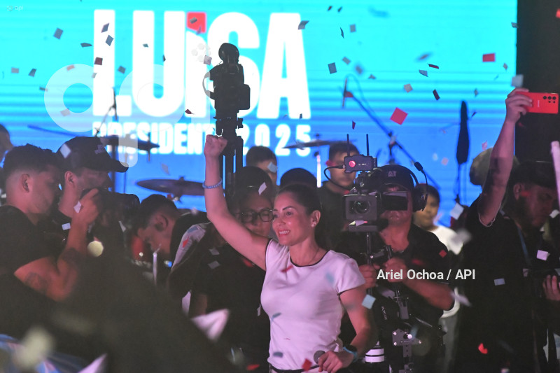 LUISA GONZALEZ-PORTOVIEJO-FLORON