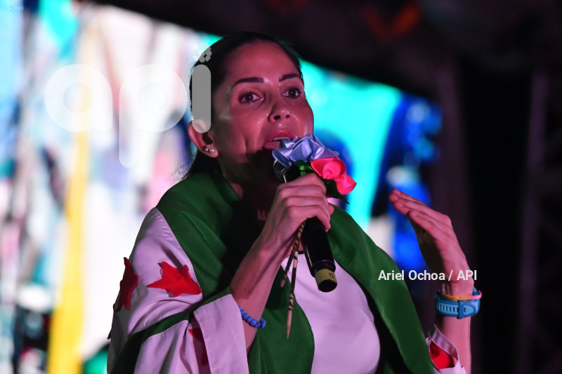 LUISA GONZALEZ-PORTOVIEJO-FLORON