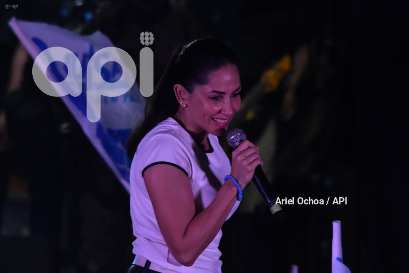 LUISA GONZALEZ-PORTOVIEJO-FLORON