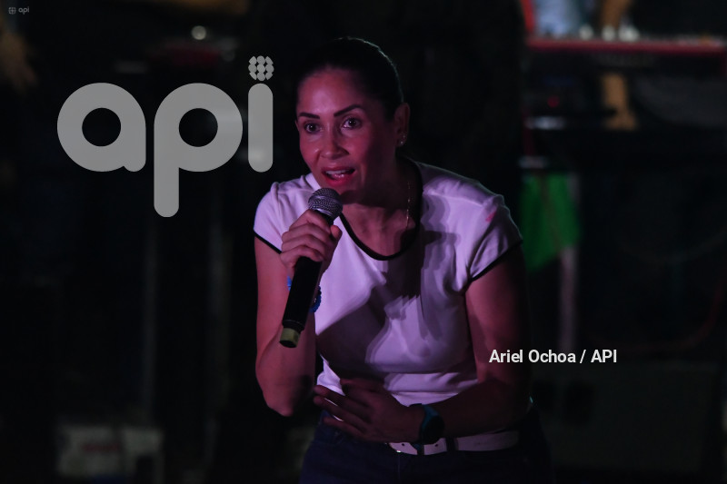 LUISA GONZALEZ-PORTOVIEJO-FLORON