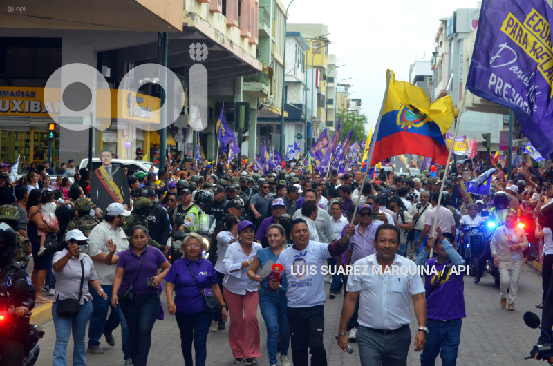 NOBOA CIERRE CAMPANA MACHALA